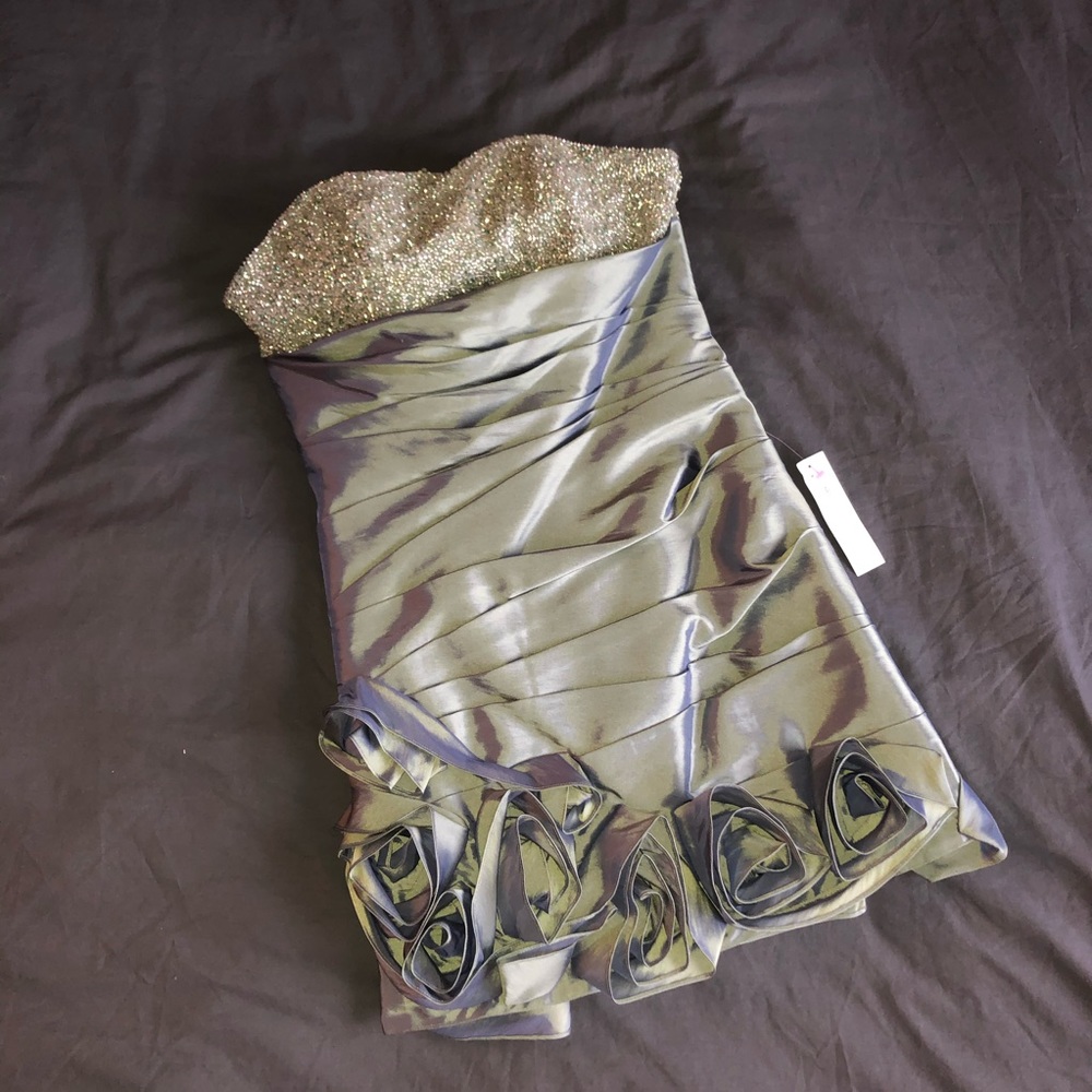 Metallic sparkly green formal homecoming prom dres